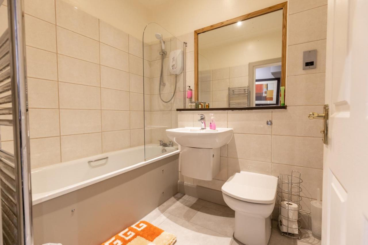 Two Bedroom Apartment Within Walking Distance To City Centre EDI Exterior foto